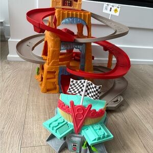 Disney Pixar Cars Radiator Springs Mountain Race Playset-Wheel Well Motel-Flo’s